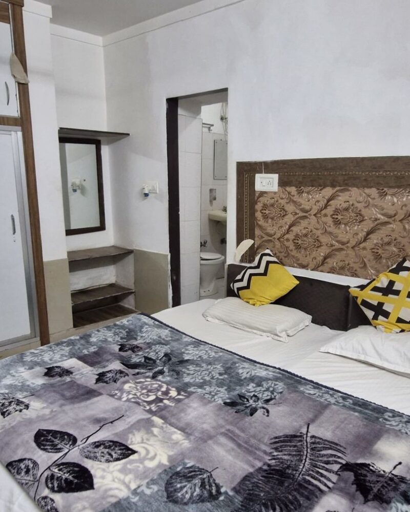 Deluxe Room at The Shine Inn