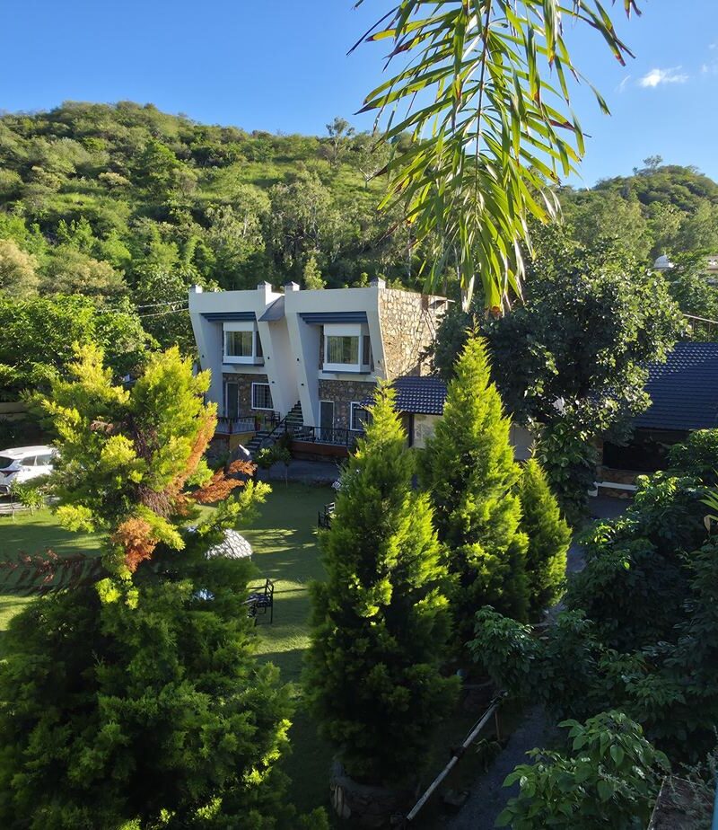 Pool and garden at The Mountain Valley Villa